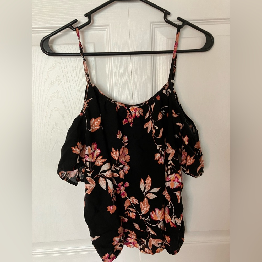 🌟 Floral Off the Shoulder Crop Top